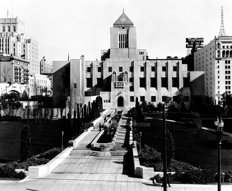 Los Angeles Public Library 1930 5th St and Flower.jpg